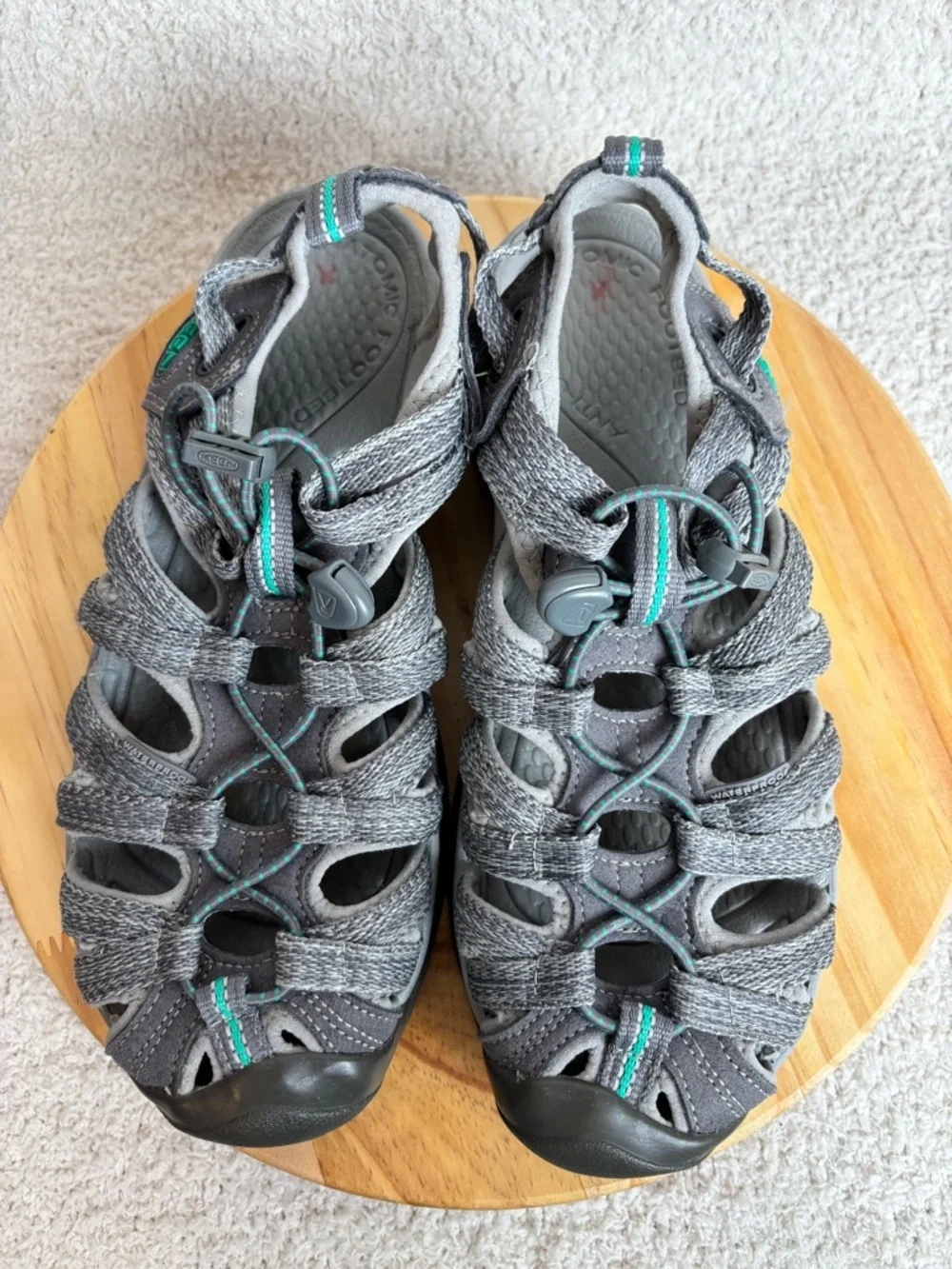 Keen Sandals Womens 7.5 Whisper Closed Toe Bungee Water Shoe in Grey Green